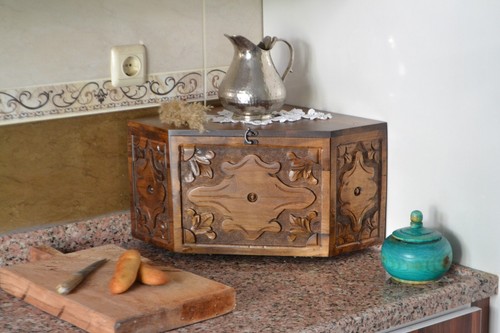 Walnut wood corner - corner, box